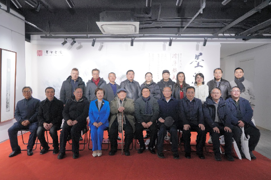 参展作者与部分嘉宾留影