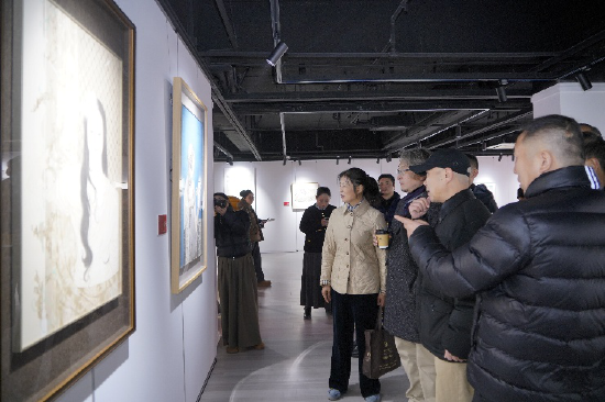 嘉宾观展