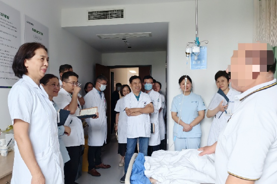 医生与患者交流 资料图片