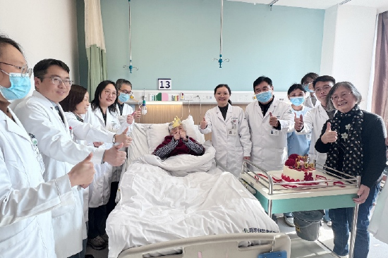 “百岁寿星”庆生现场 资料图片