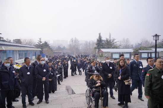 奠仪现场静静的人流