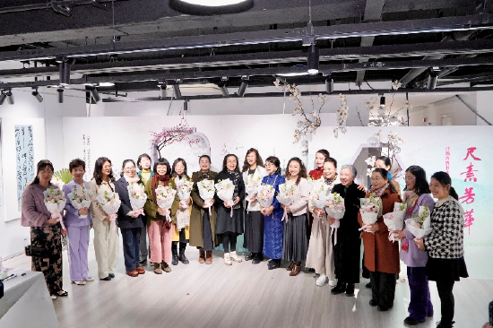 部分参展作者留影