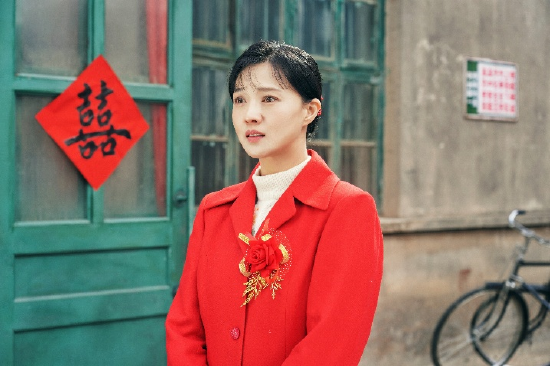 傅晶饰演女主角方新颜