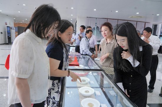 嘉宾观展