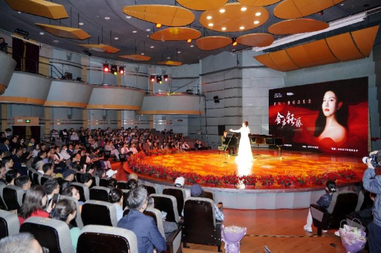音乐会现场，目之所及皆是浪漫
