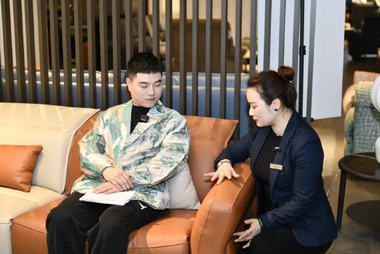 LAZBOY:穿越百年的舒适,气质内涵双向拿捏。