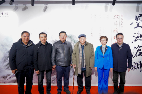 踪萍（右三）、樵夫（右四）与嘉宾留影