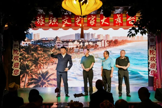 倪夏宇与父亲倪明在海南演出