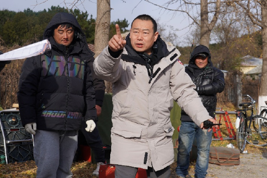 曲有为导演给演员说戏