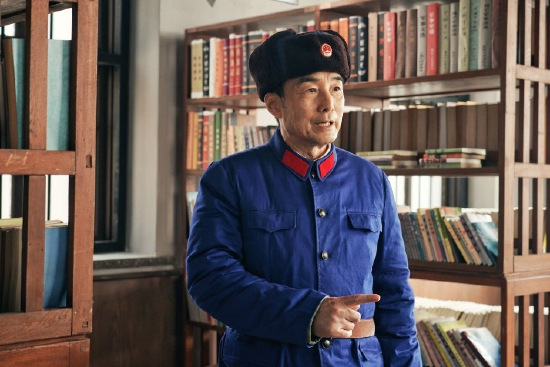 施京明饰演监狱管教