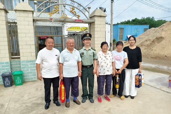 熊志中走基层慰问军属