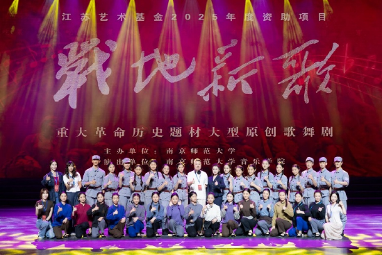部分演职人员留影