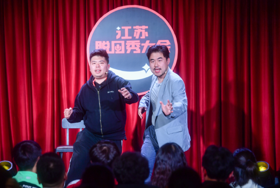 赵文杰、陈功晨《向月球出发》