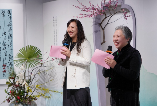 柳正梅（右）、王岚发言