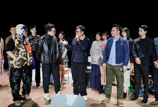 从左至右：金广发、丁一滕、林轶、赵旭等