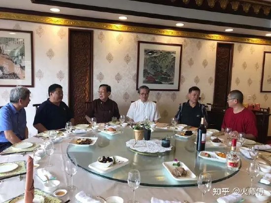 (2019年二水和志芳老师设宴款待徐忆中老师)