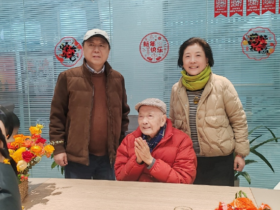 笔者在常州与沈国雄、沈爱华父女留影