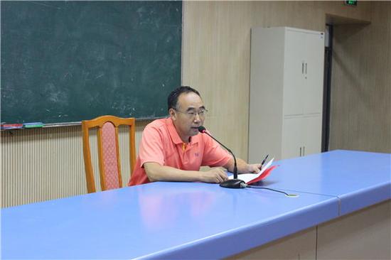 校党委书记蔡永刚发言