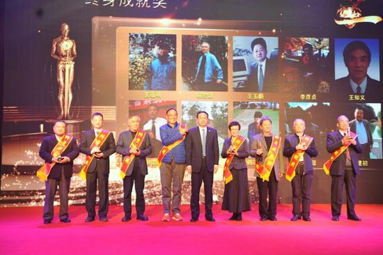 俞德本表示,辉煌20载,跨越400亿,新的起点上,全省