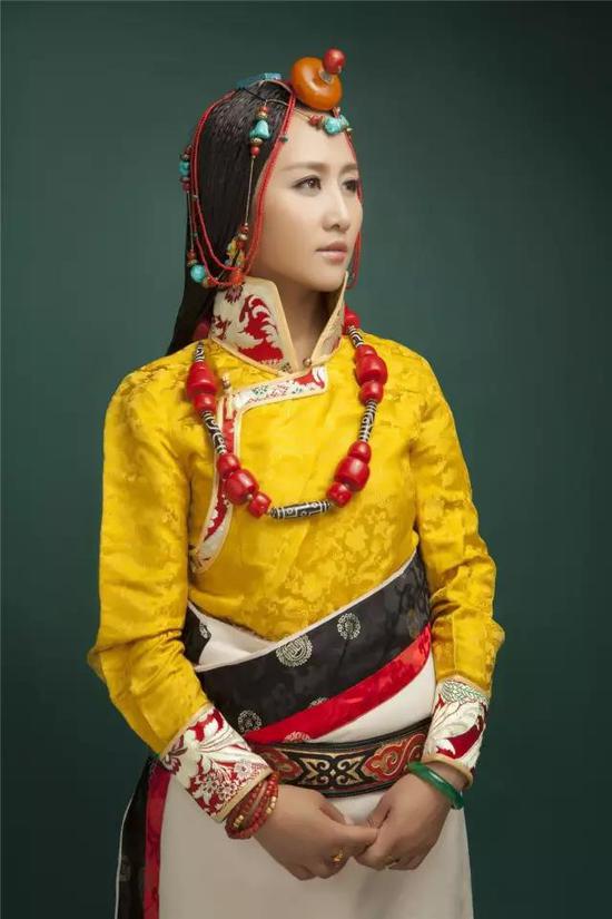 央金兰泽歌手 央金兰泽,-玩石不恭