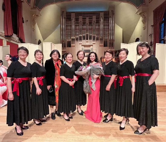 方鹂鹂在英国皇家音乐学院音乐厅组织的音乐会