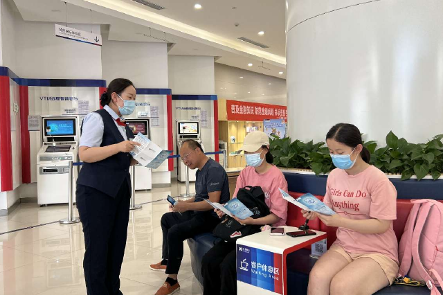 前11个月我国人民币贷款增加21.58万亿元