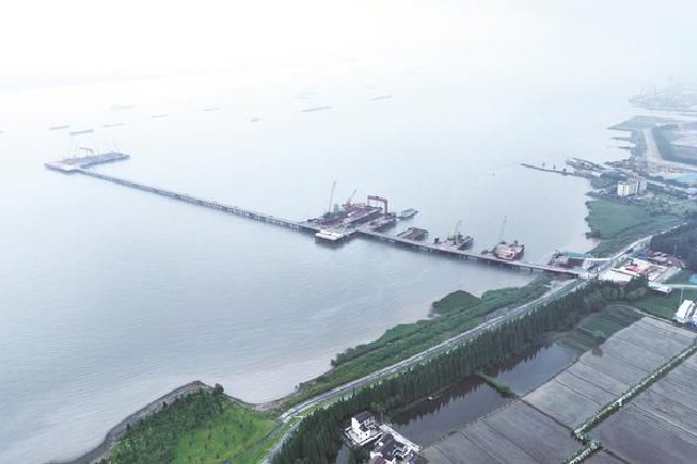 张靖皋长江大桥建设用上全球最大塔式起重机