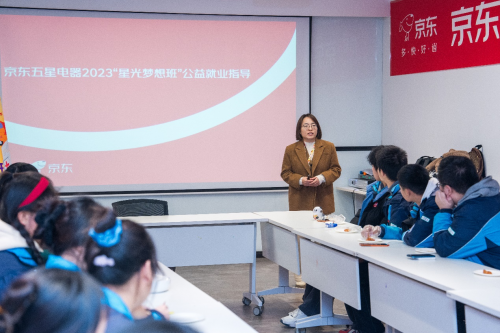 “超级简历”等实用就业指导令学生们收获颇多