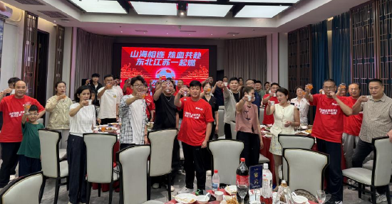 江苏球迷受到东道主热情接待