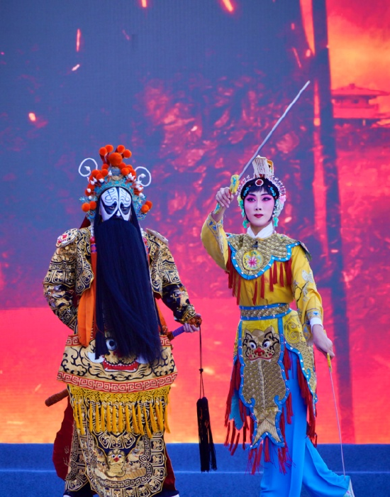 南京市京剧团表演的京剧《霸王别姬》