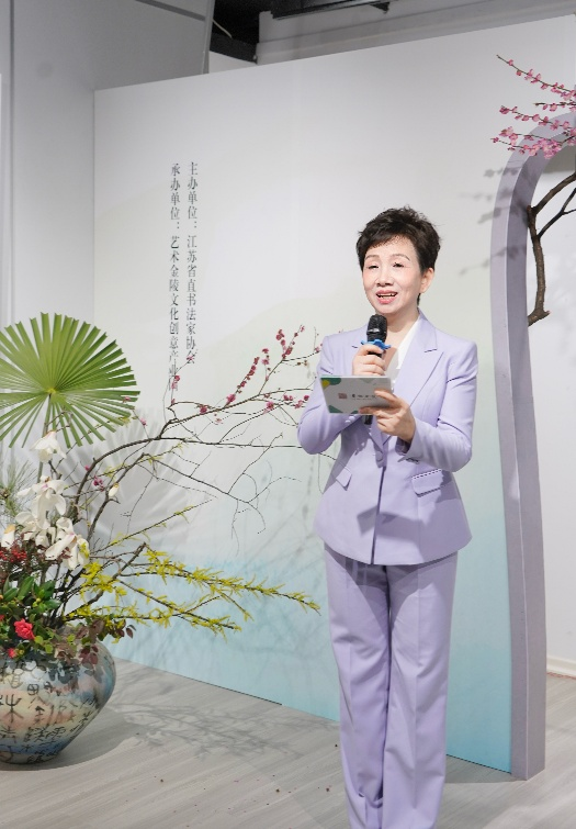 女书家兼主持人陈静美