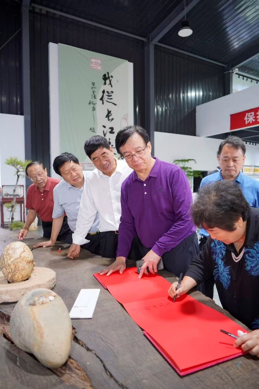 寿嘉华会长为公园题字 （资料图片）