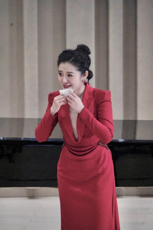 赵艺宇泪洒舞台