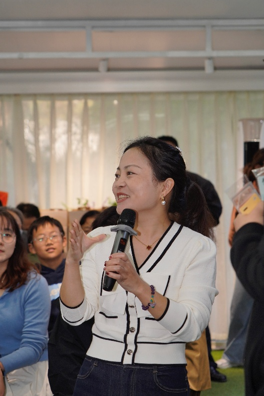 热情互动的“红学迷”