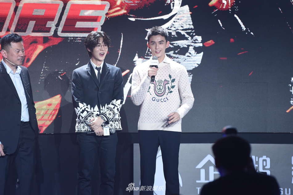 卷发鹿晗与寸头吴磊同框比帅 自曝新剧造型非主流