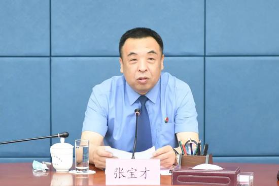 吉林省人民检察院副检察长张宝才主持座谈会