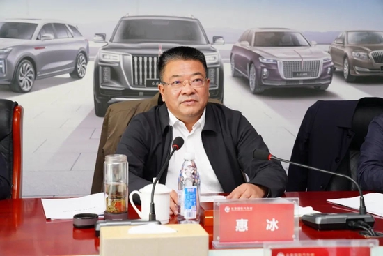 座谈会上,汽开区管委会副主任赵德双,宁河区人民政府副区长陈良文分别