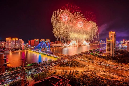 吉林省延边朝鲜族自治州首府延吉市夜景.(李延来 摄影)