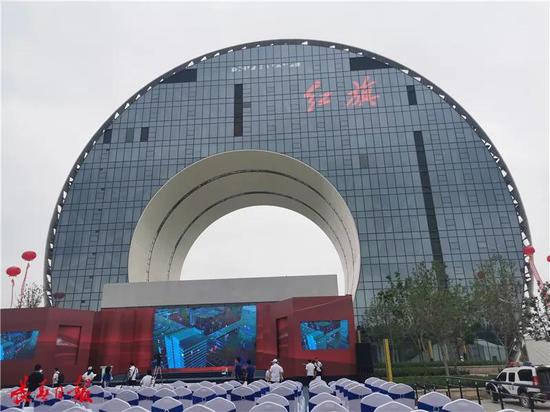 刚刚,红旗经典车车队巡游长春,霸气十足!