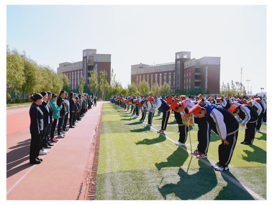 十八而志挺膺担当长春市第九中学成人仪式