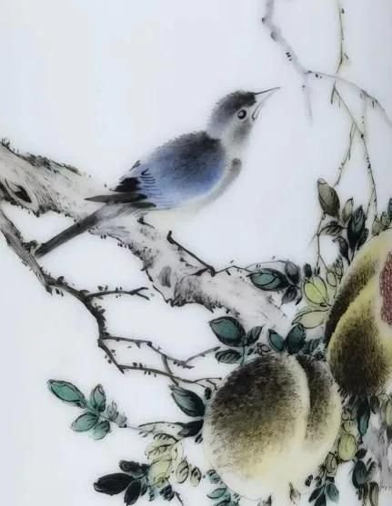 长春民博会国宝馆珠山八友刘雨岑洋彩花鸟笔筒