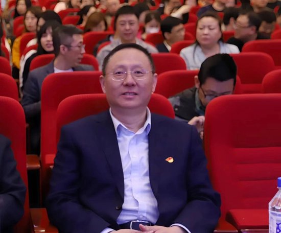 马克思主义学院副院长,匡亚明英才教授,吉林省教学名师,吉林省课程