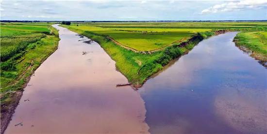 惊叹吉林这条河现奇景