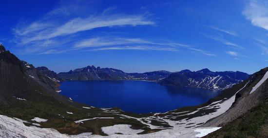 2赏枫品茗 61 亲山乐水游包含景点:长白山北景区,长白山聚龙火山