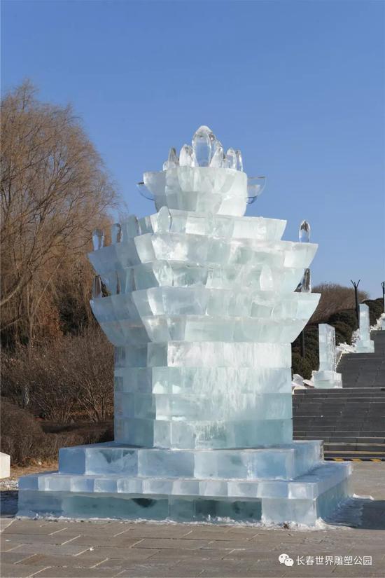 快来围观!巨型冰雪雕塑亮相长春雕塑冰雪天地