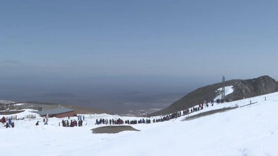 清明假期长白山春和景明228万游人上春山同比增长850