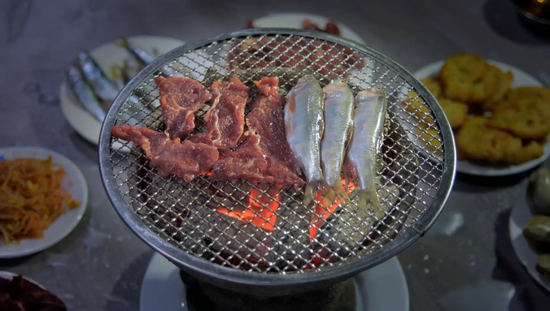 明火烤肉人参鸡汤如果想带点特产回去,那一定要去集安的早市逛一逛