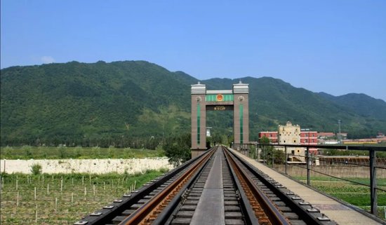 鸭绿江国门景区