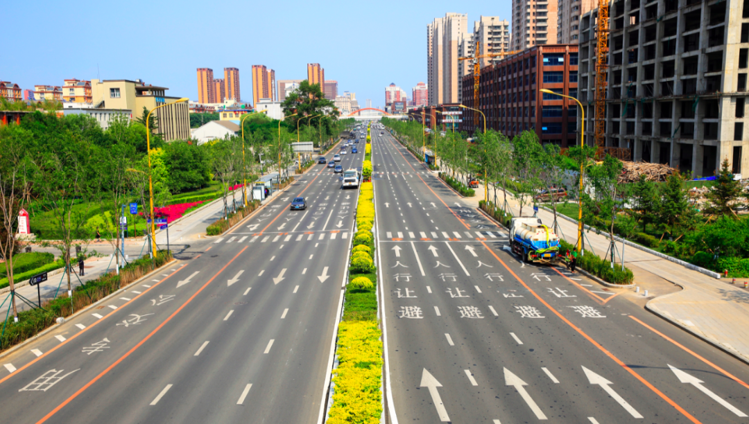 宽敞整洁的吉林大路.