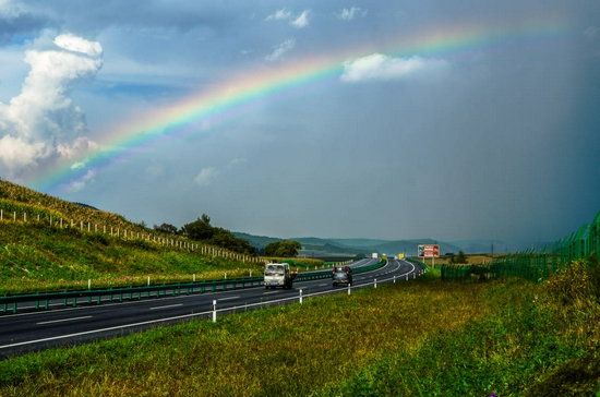 交通运输部长白山区鹤大高速公路资源节约循环利用科技示范工程顺利